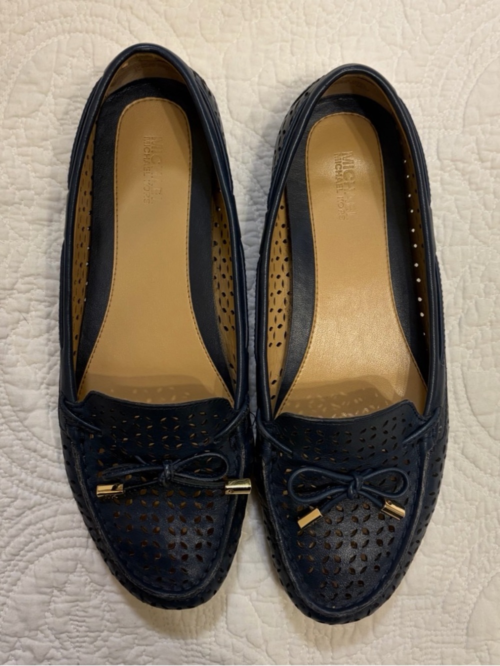 Michael Kore Navy Daisy Moccasin Flats w/Box - Picture 2 of 9